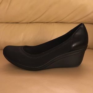 KENNETH COLE REACTION Black Wedge Shoes